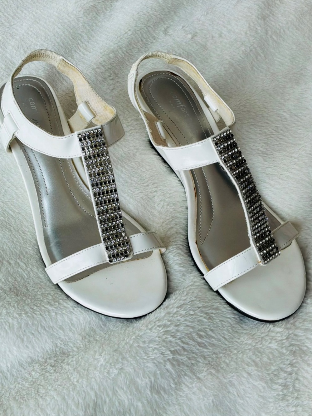 Comfort Plus by Predictions White Rhinestone Size 7.5 Swanky Wedge Sandals